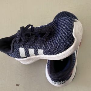 Boys Adidas tennis shoes sneakers size 7 toddler in excellent used condition